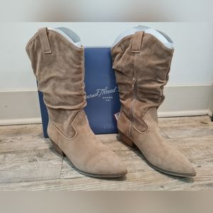 Westerm boots women size 8. Taupe